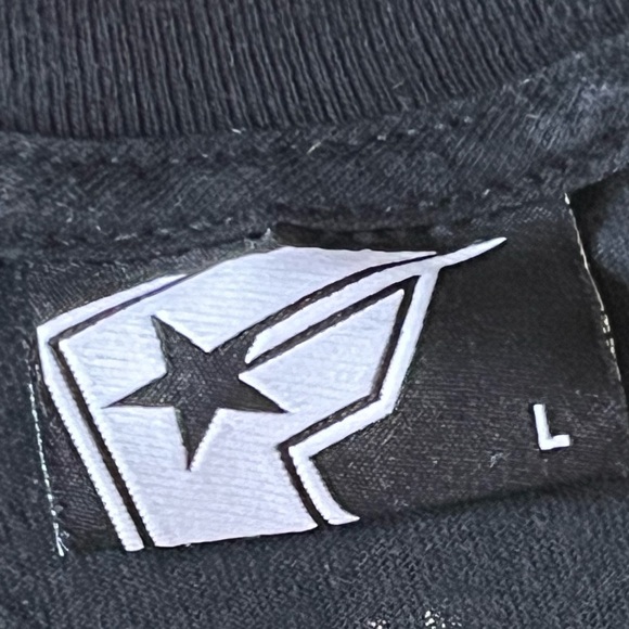 Y2K Famous Stars And Straps T- Shirt - Picture 3 of 3